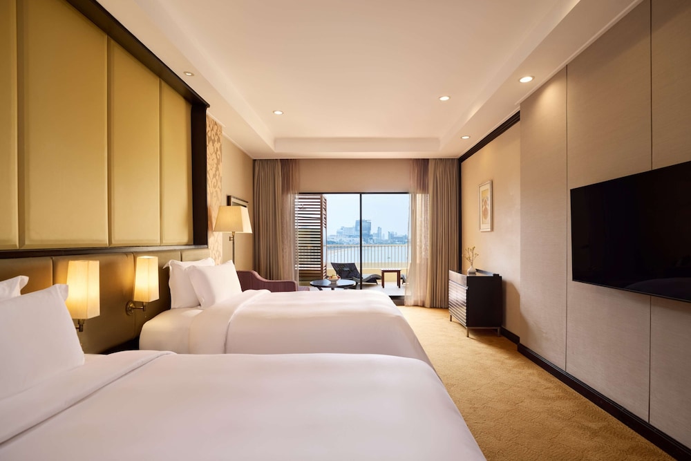 Dusit Thani Pattaya — Hotel rooms in Pattaya, Chonburi