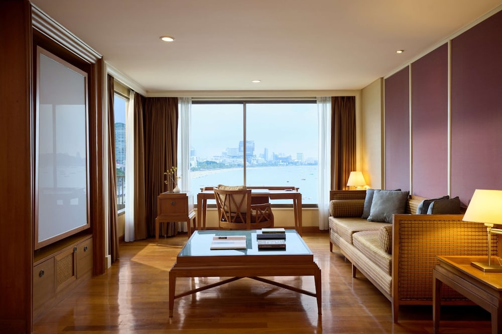 Dusit Thani Pattaya — Hotel rooms in Pattaya, Chonburi