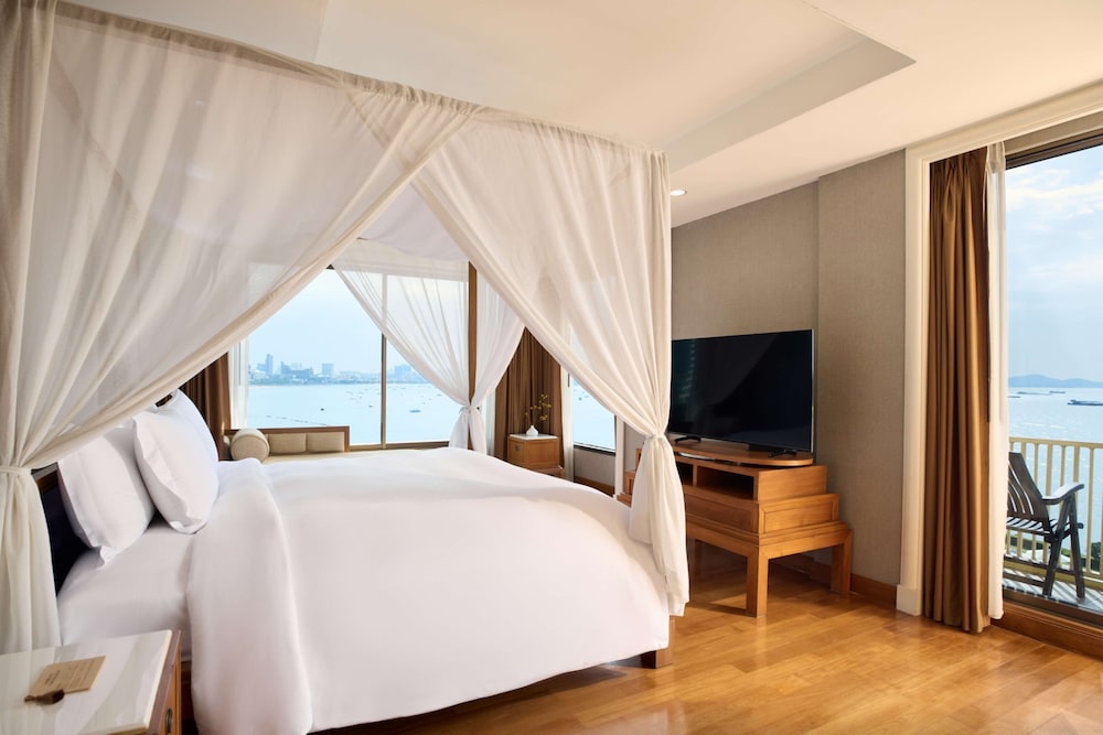 Dusit Thani Pattaya — Hotel rooms in Pattaya, Chonburi