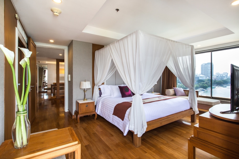 Dusit Thani Pattaya — Hotel rooms in Pattaya, Chonburi