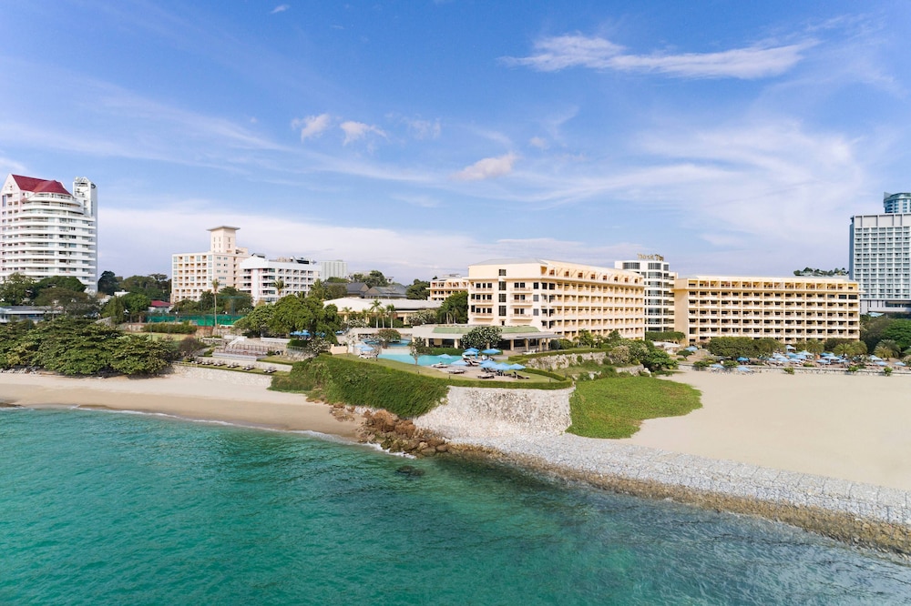 Dusit Thani Pattaya — Beach in Pattaya, Chonburi