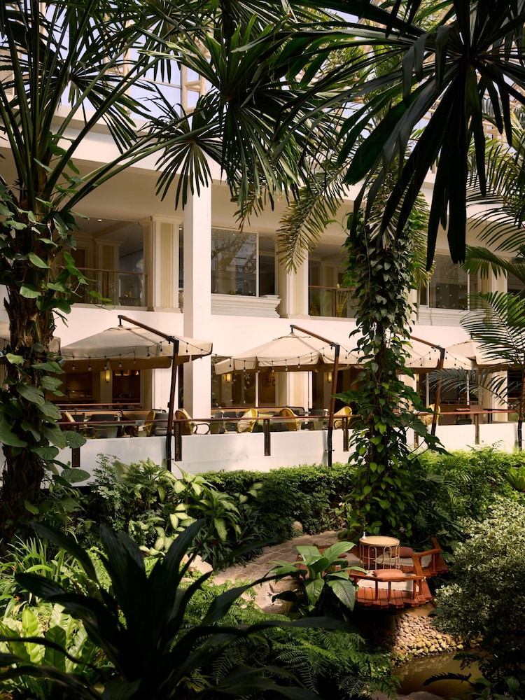 Dusit Thani Pattaya — Hotel building in Pattaya, Chonburi