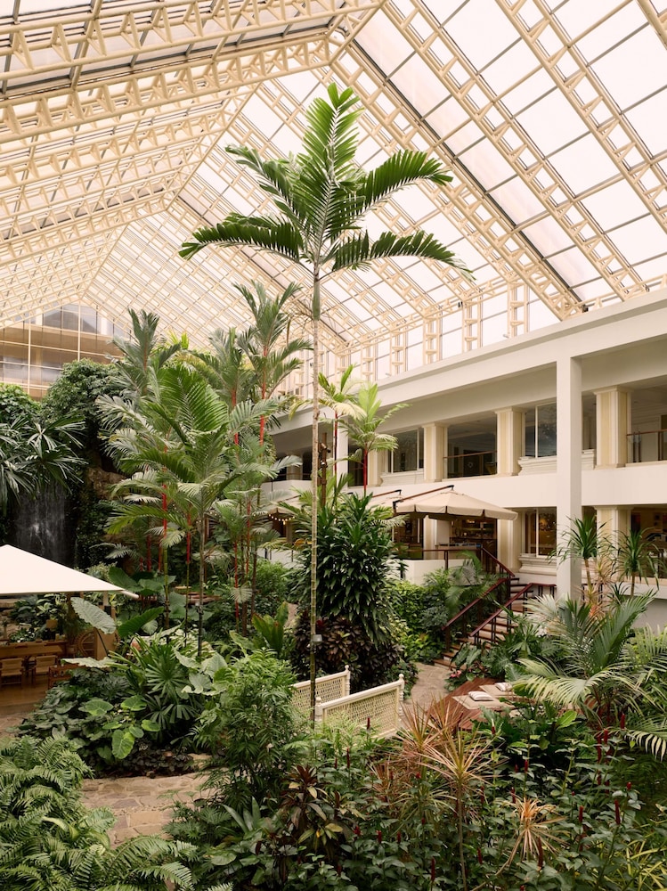 Dusit Thani Pattaya — Hotel building in Pattaya, Chonburi
