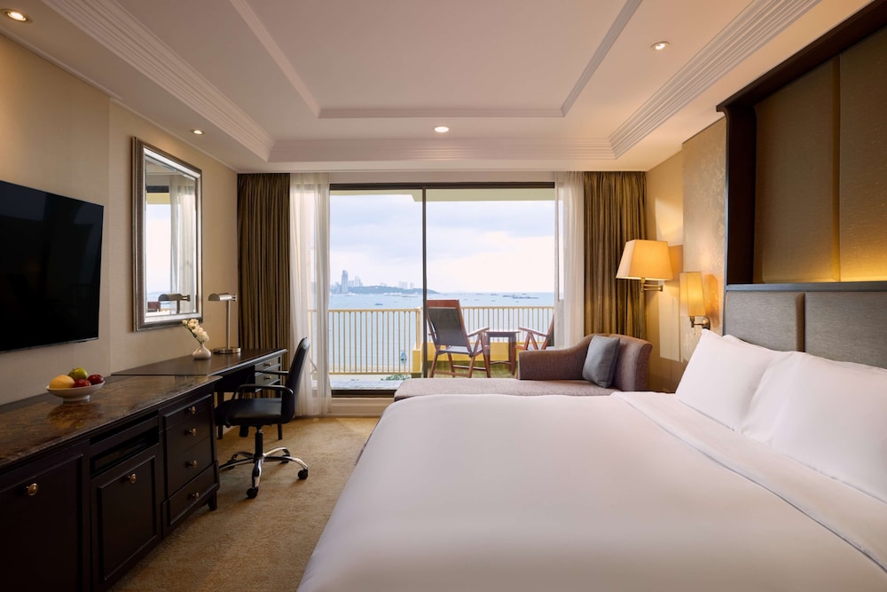 Dusit Thani Pattaya — Hotel rooms in Pattaya, Chonburi
