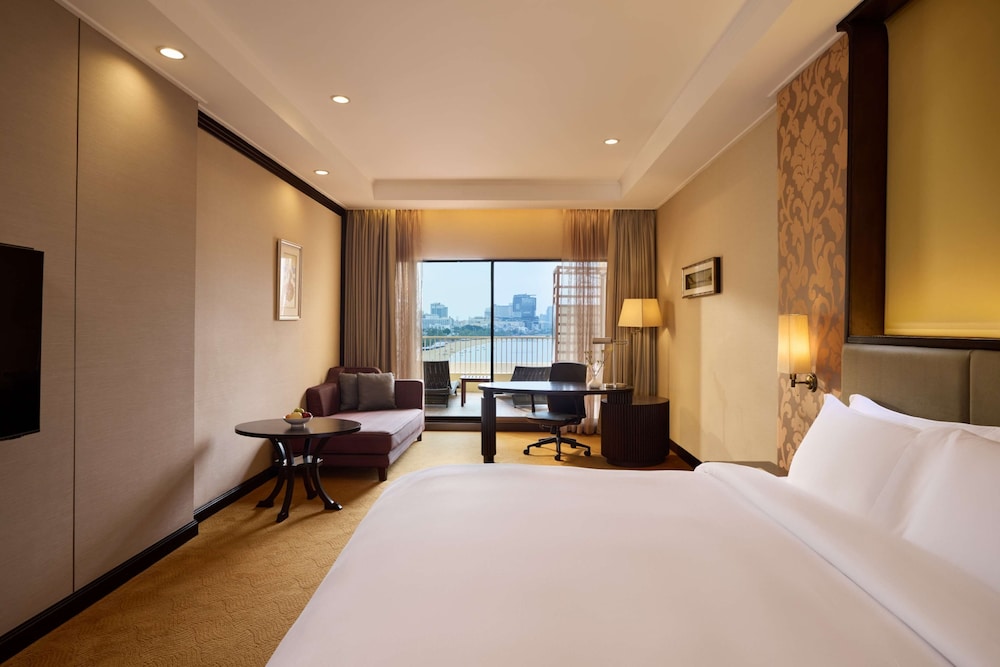 Dusit Thani Pattaya — Hotel rooms in Pattaya, Chonburi