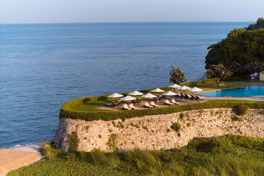 Dusit Thani Pattaya — Swimming pool in Pattaya, Chonburi