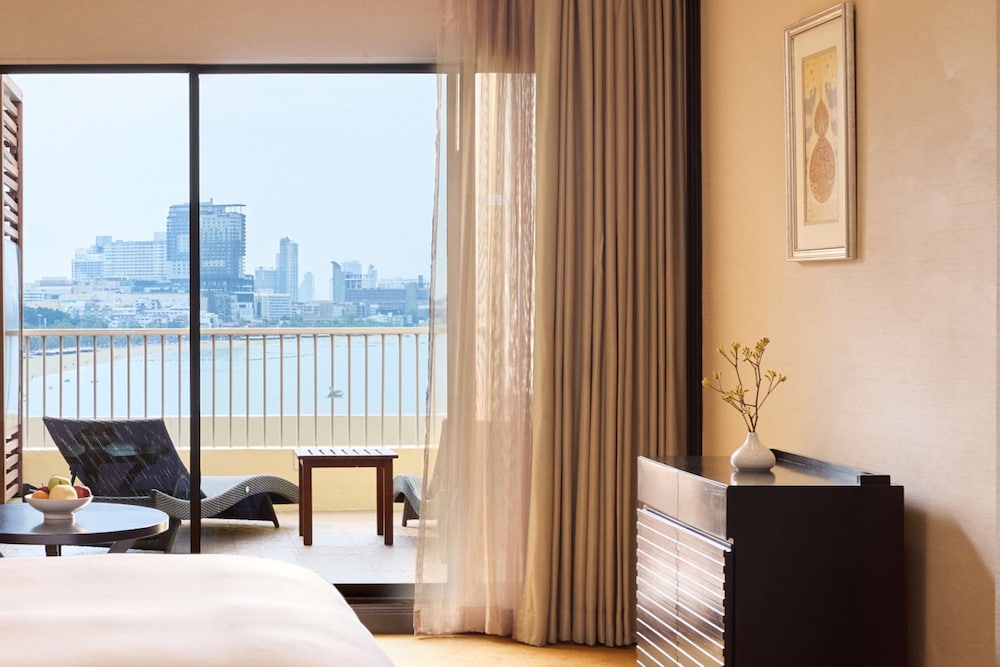 Dusit Thani Pattaya — Hotel rooms in Pattaya, Chonburi