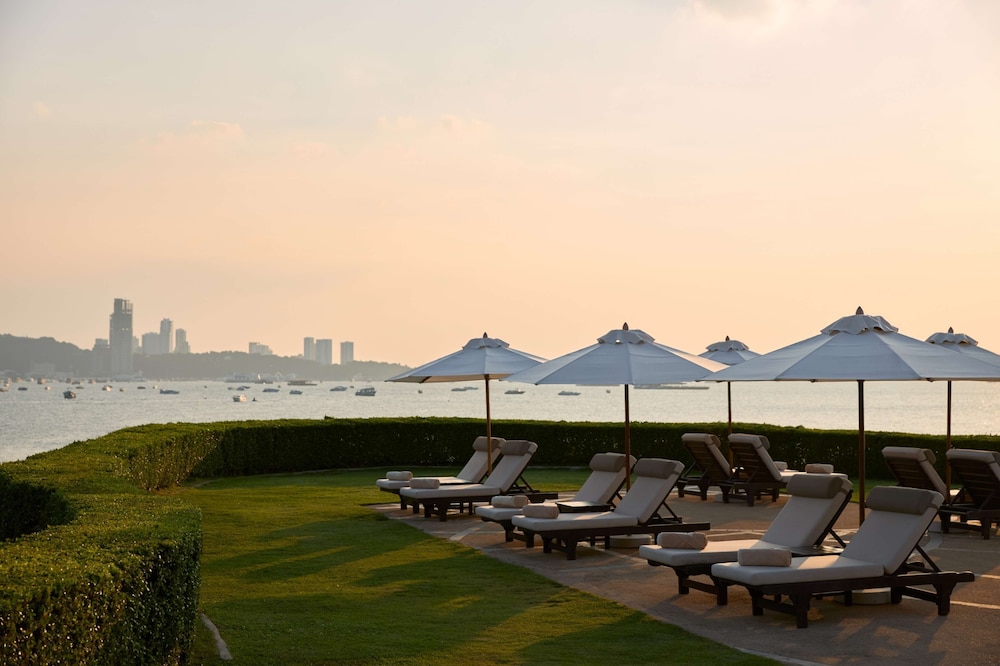 Dusit Thani Pattaya — Beach in Pattaya, Chonburi