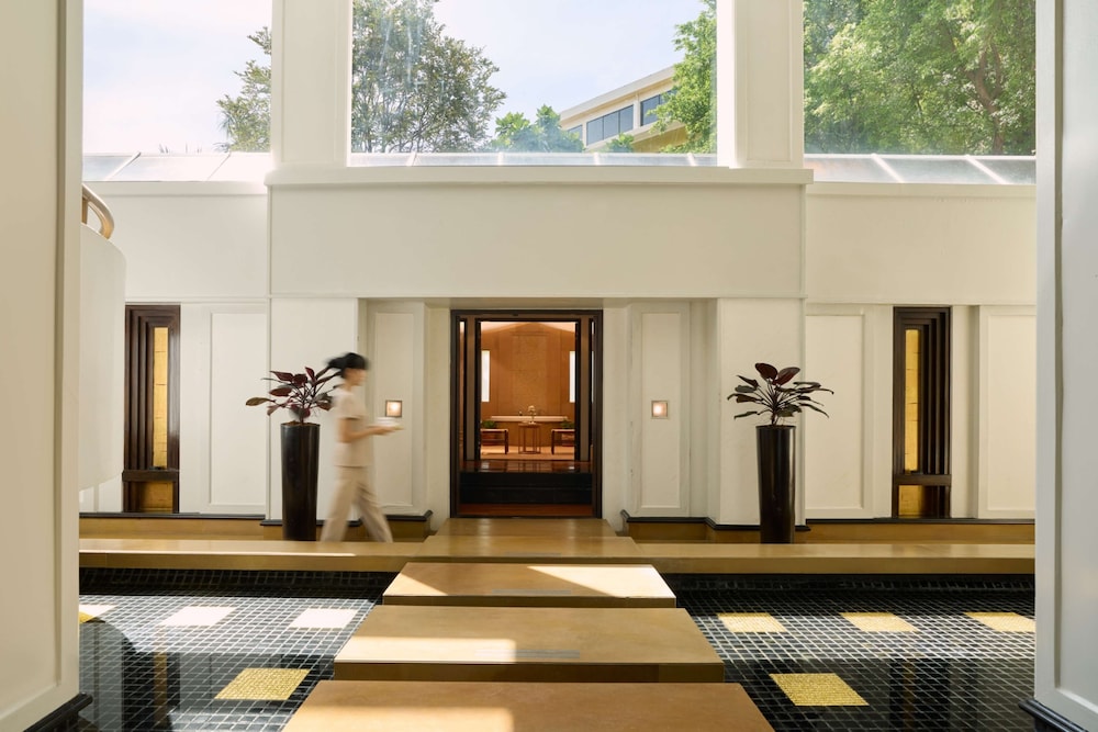 Dusit Thani Pattaya — Hotel building in Pattaya, Chonburi