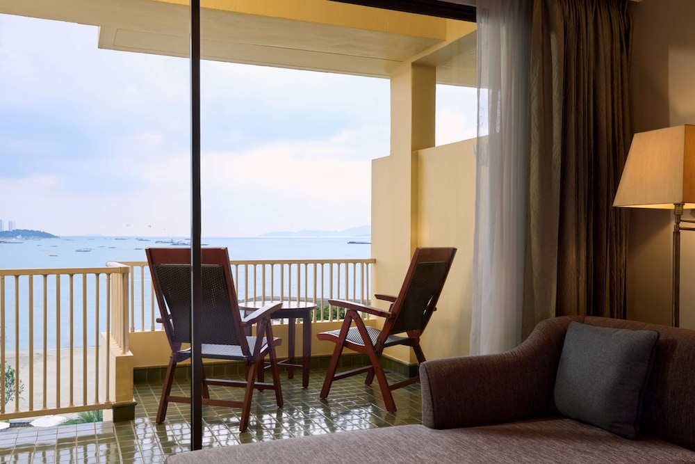 Dusit Thani Pattaya — Hotel rooms in Pattaya, Chonburi