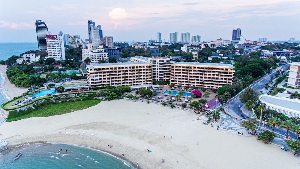 Dusit Thani Pattaya — Beach in Pattaya, Chonburi