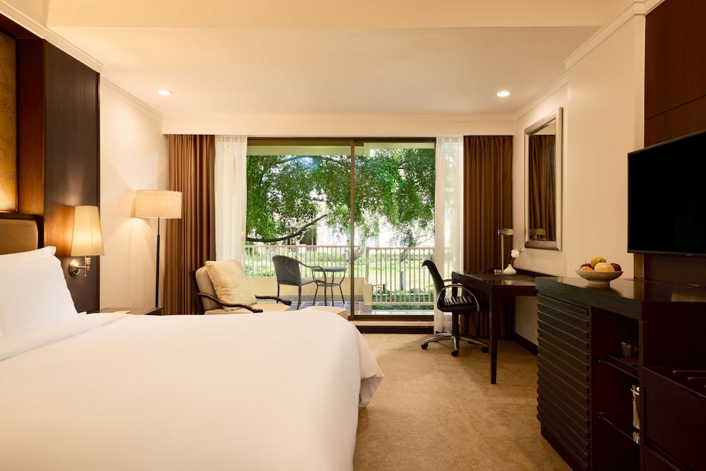 Dusit Thani Pattaya — Hotel rooms in Pattaya, Chonburi