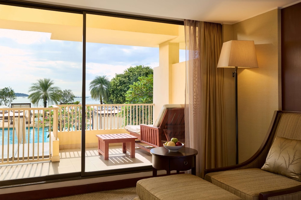 Dusit Thani Pattaya — Hotel rooms in Pattaya, Chonburi