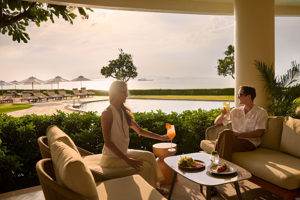 Dusit Thani Pattaya — Restaurant & bars in Pattaya, Chonburi