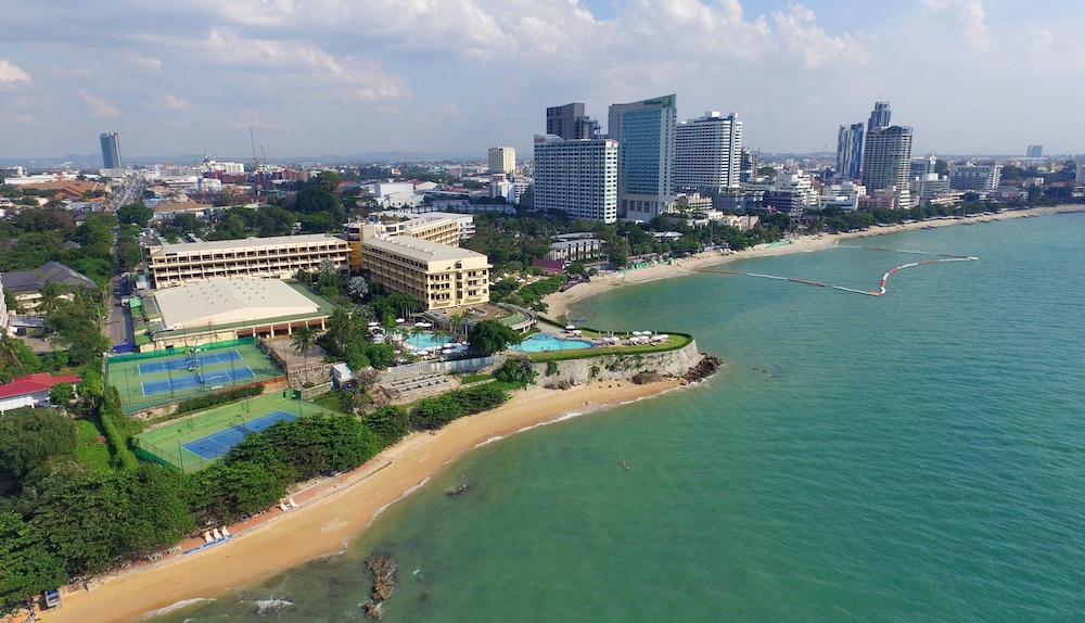 Dusit Thani Pattaya — Beach in Pattaya, Chonburi