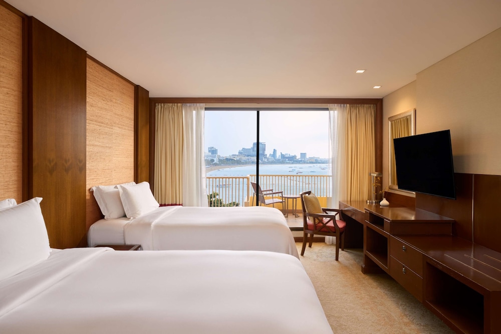 Dusit Thani Pattaya — Hotel rooms in Pattaya, Chonburi