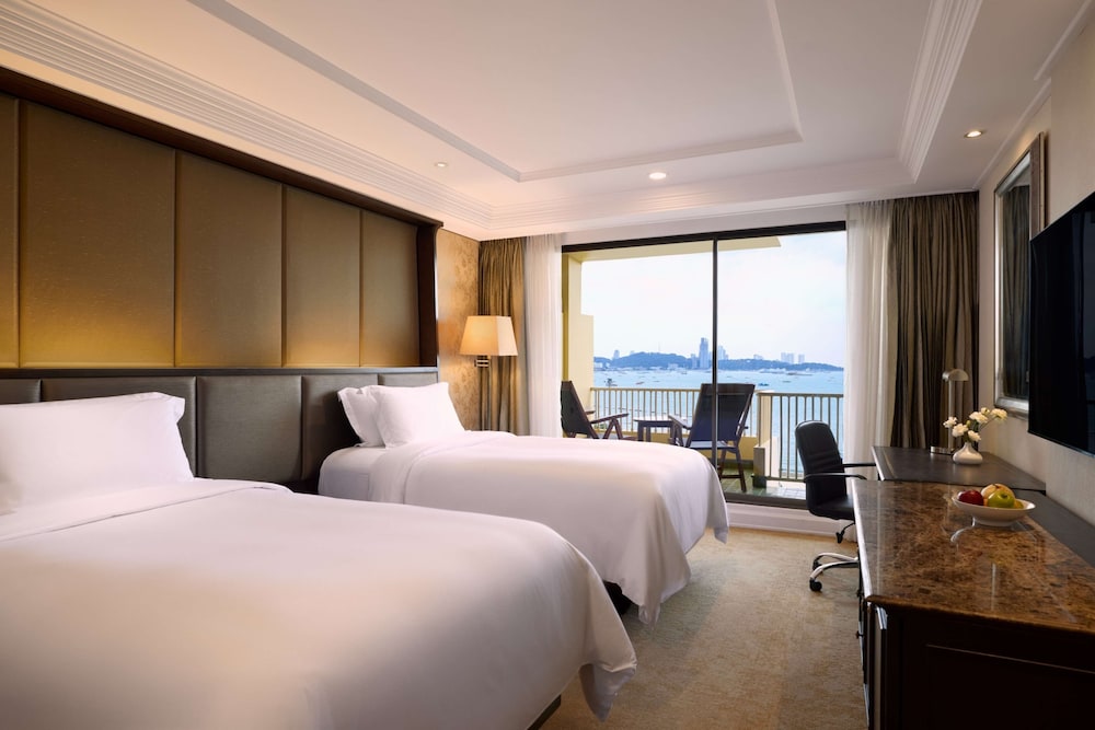 Dusit Thani Pattaya — Hotel rooms in Pattaya, Chonburi