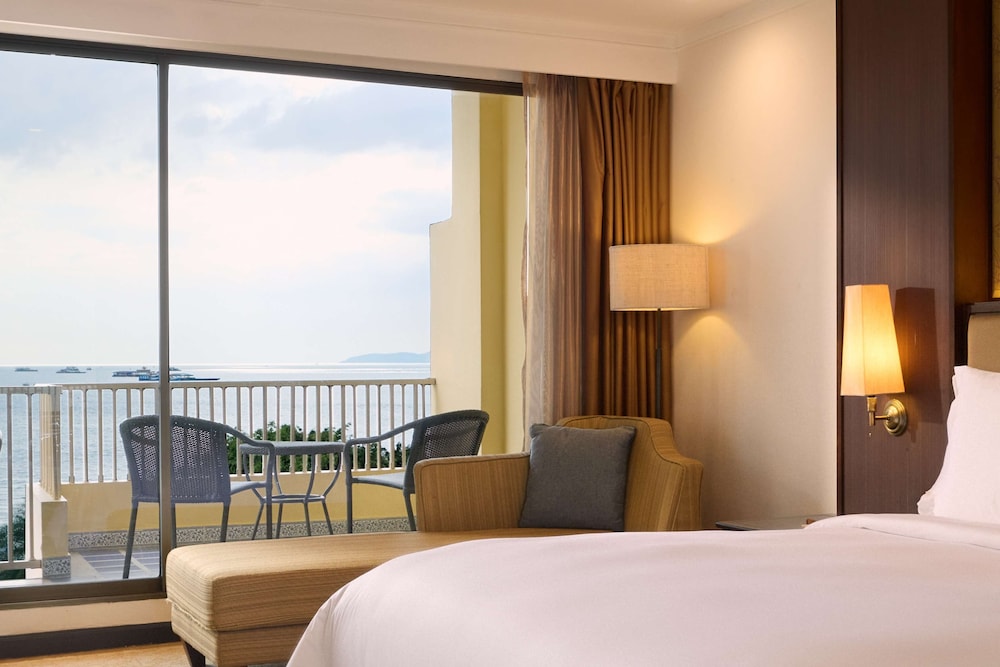 Dusit Thani Pattaya — Hotel rooms in Pattaya, Chonburi