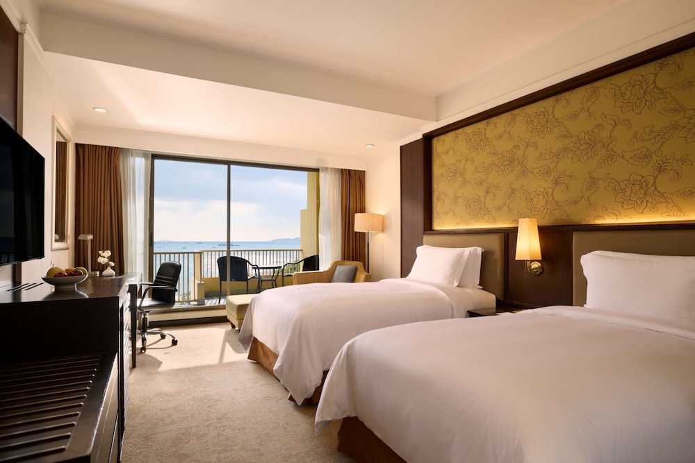Dusit Thani Pattaya — Hotel rooms in Pattaya, Chonburi