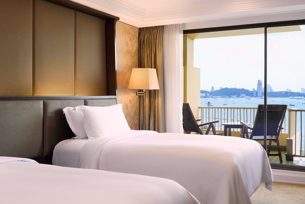 Dusit Thani Pattaya — Hotel rooms in Pattaya, Chonburi