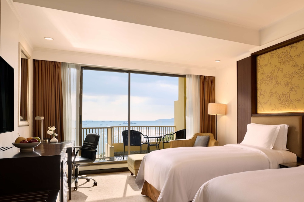 Dusit Thani Pattaya — Hotel rooms in Pattaya, Chonburi