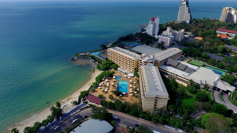 Dusit Thani Pattaya — Hotel building in Pattaya, Chonburi