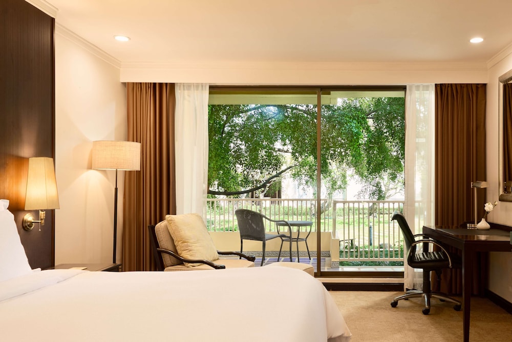 Dusit Thani Pattaya — Hotel rooms in Pattaya, Chonburi