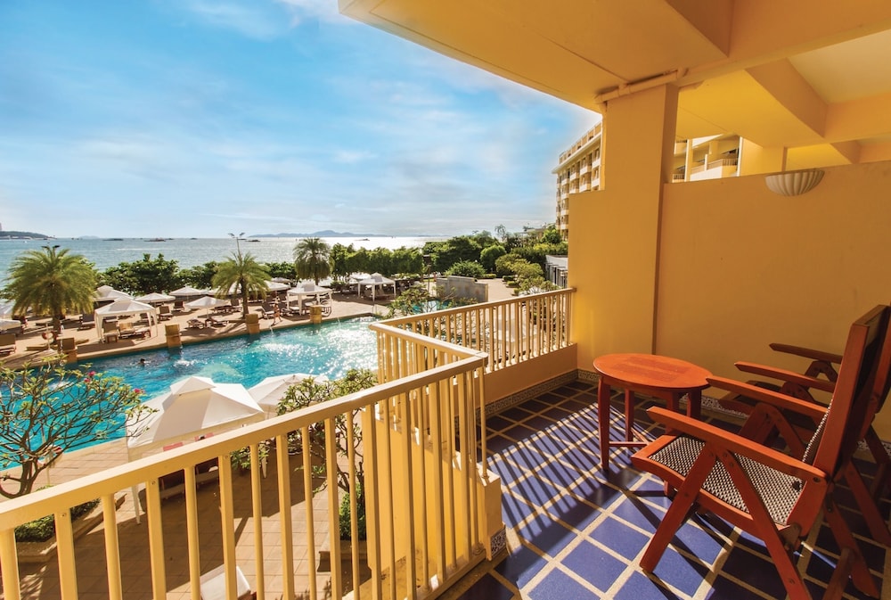 Dusit Thani Pattaya — Hotel rooms in Pattaya, Chonburi
