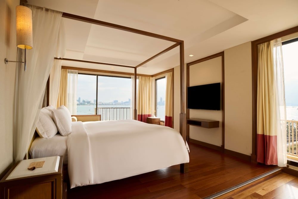Dusit Thani Pattaya — Hotel rooms in Pattaya, Chonburi