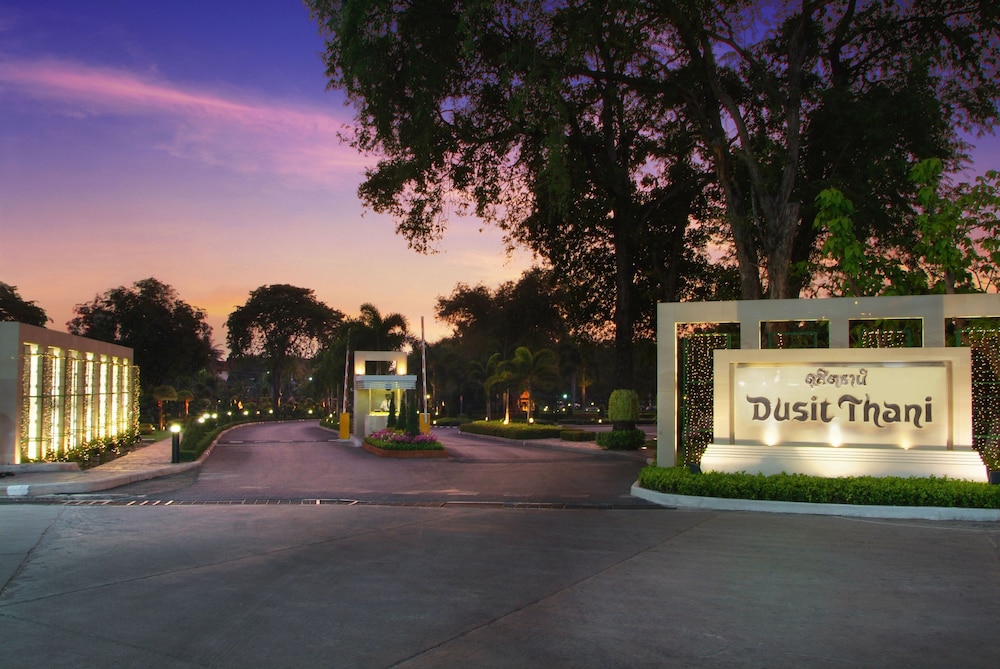 Dusit Thani Pattaya — Hotel building in Pattaya, Chonburi