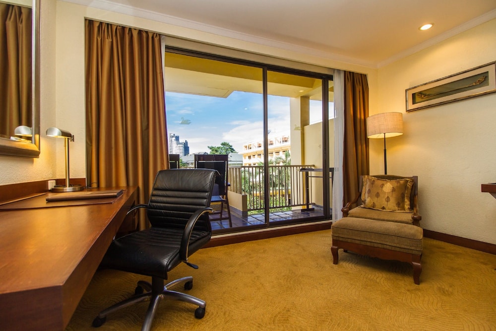 Dusit Thani Pattaya — Hotel rooms in Pattaya, Chonburi