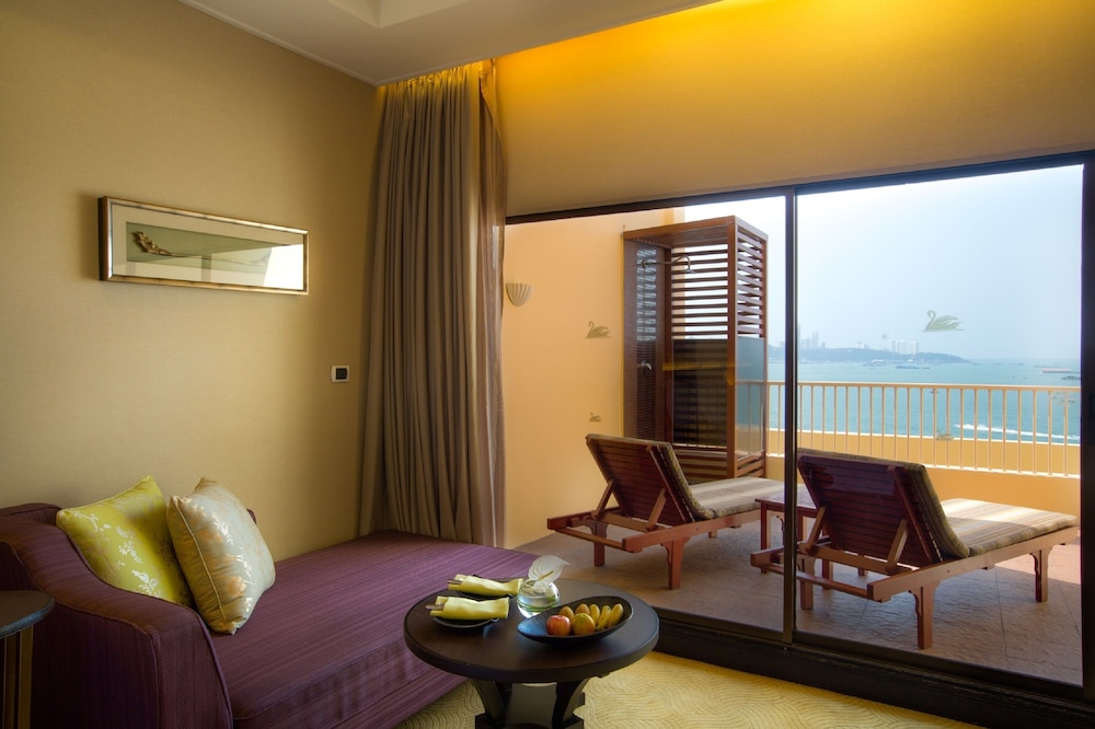 Dusit Thani Pattaya — Hotel rooms in Pattaya, Chonburi