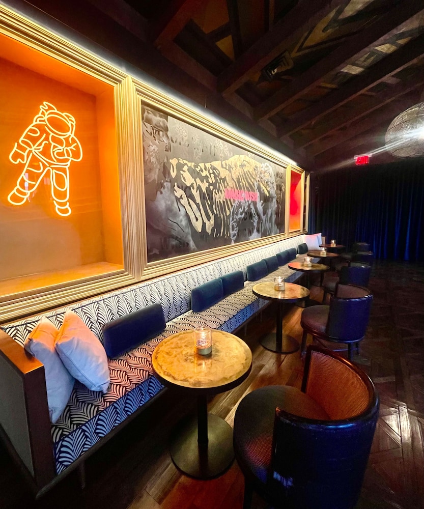 Pod Times Square — Restaurant & bars in New York City, New York State