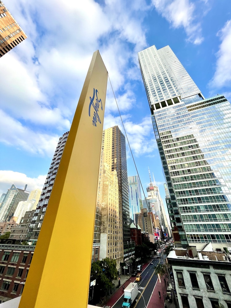 Pod Times Square — Attractions in the area in New York City, New York State