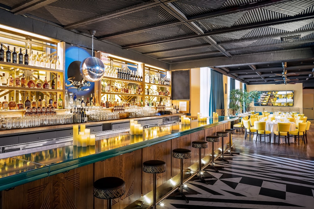 Pod Times Square — Restaurant & bars in New York City, New York State