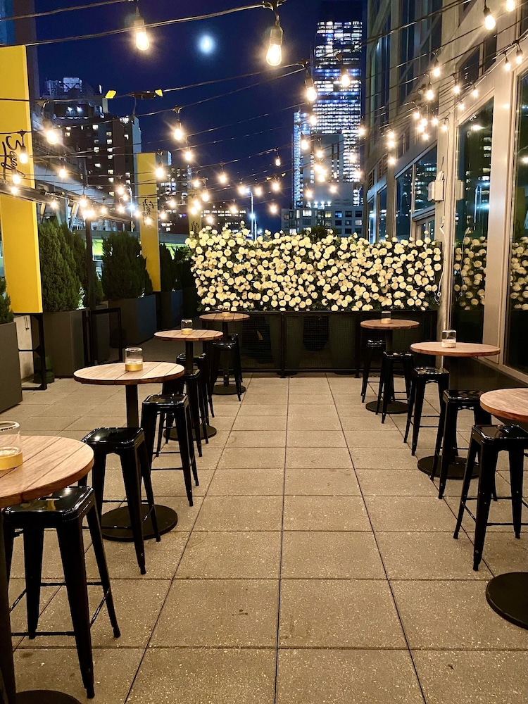Pod Times Square — Restaurant & bars in New York City, New York State