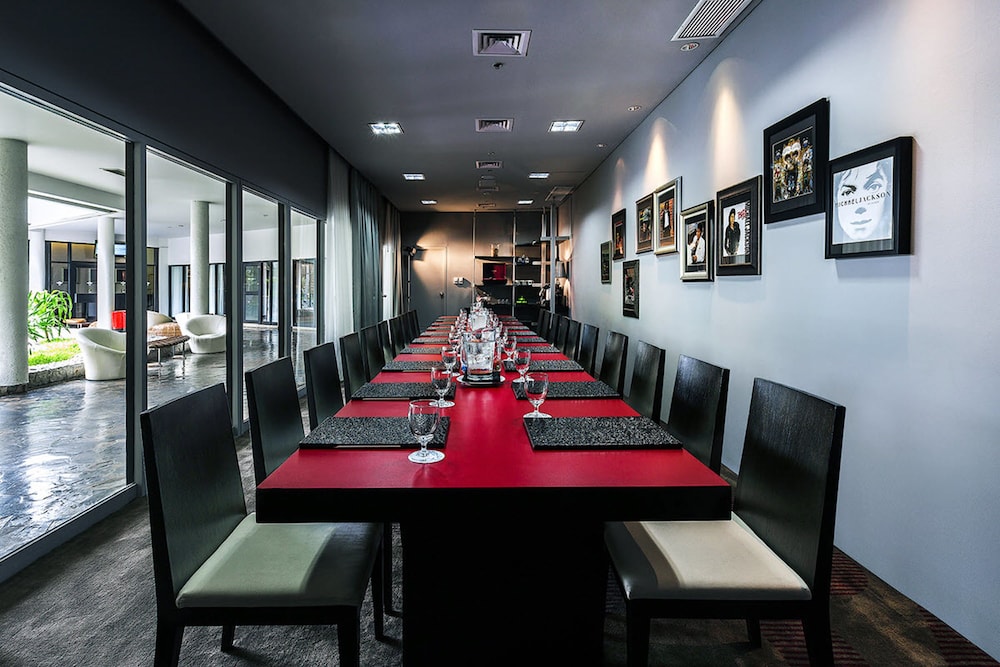 Hard Rock Hotel Pattaya — Restaurant & bars in Pattaya, Chonburi