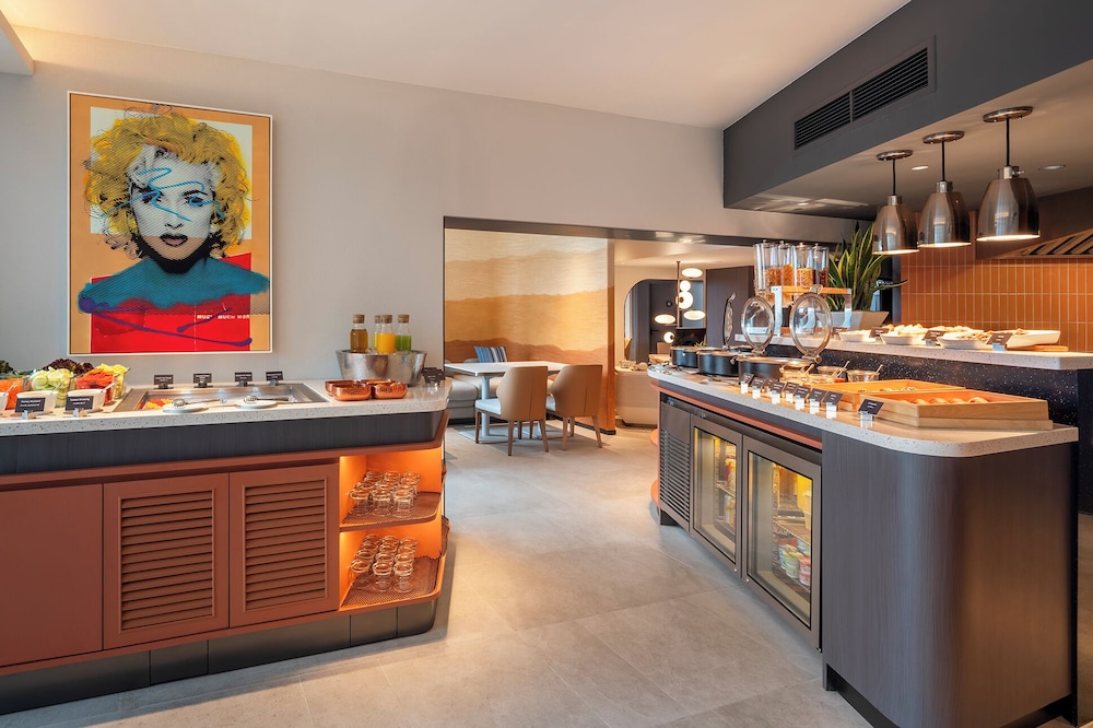 Hard Rock Hotel Pattaya — Restaurant & bars in Pattaya, Chonburi