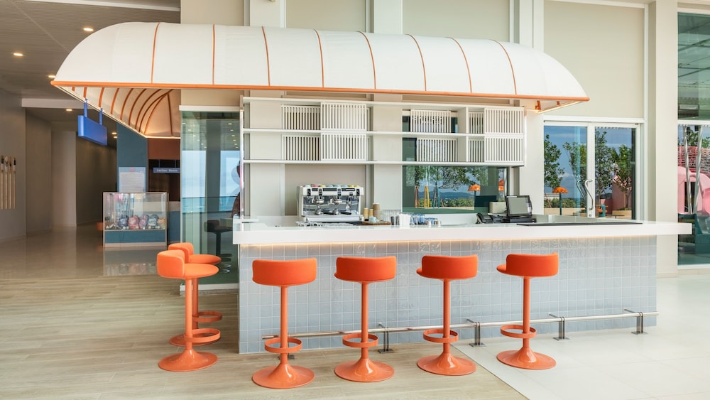 Holiday Inn Pattaya by IHG — Restaurant & bars in Pattaya, Chonburi