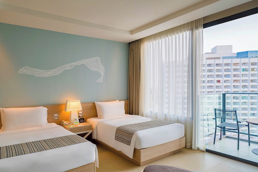 Holiday Inn Pattaya by IHG — Hotel rooms in Pattaya, Chonburi