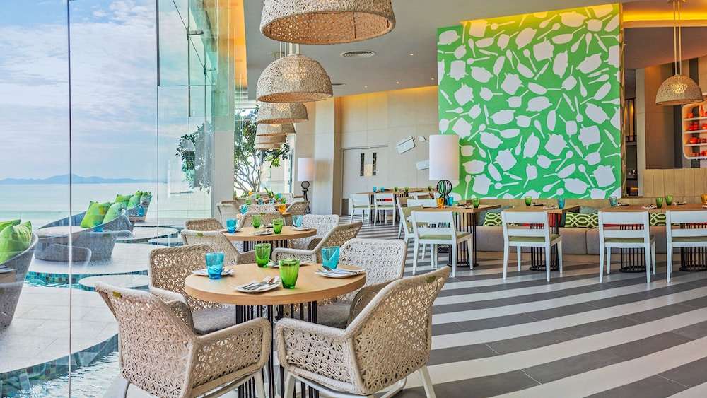 Holiday Inn Pattaya by IHG — Hotel building in Pattaya, Chonburi