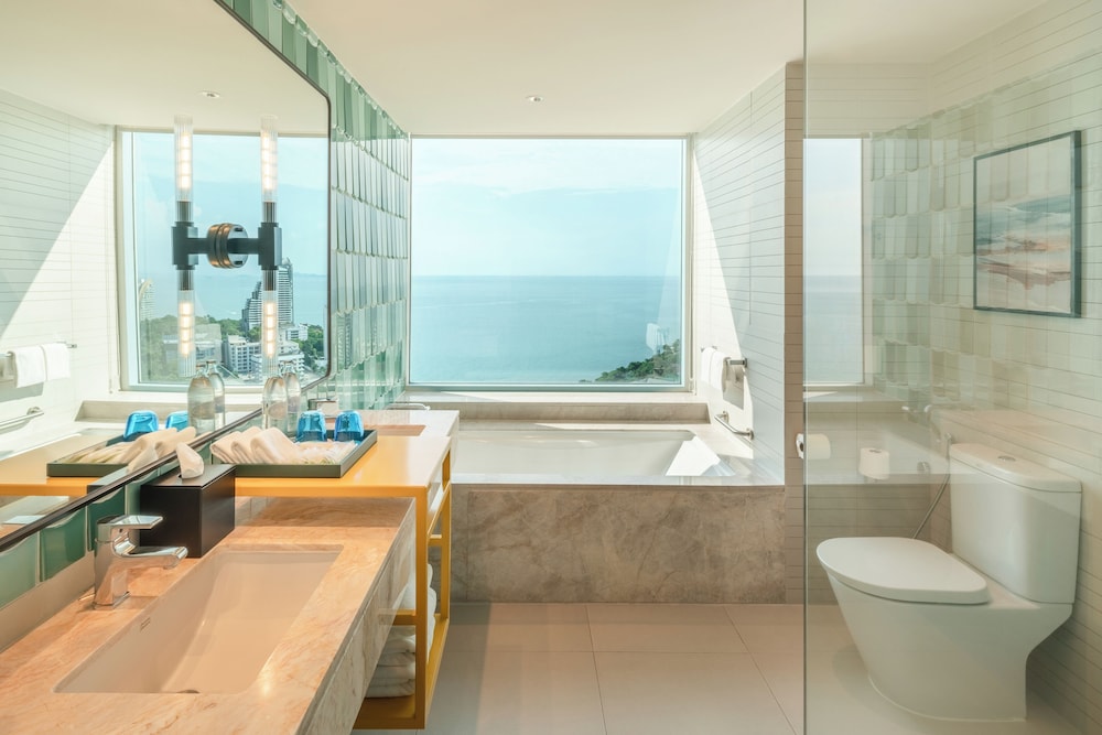 Holiday Inn Pattaya by IHG — Hotel rooms in Pattaya, Chonburi