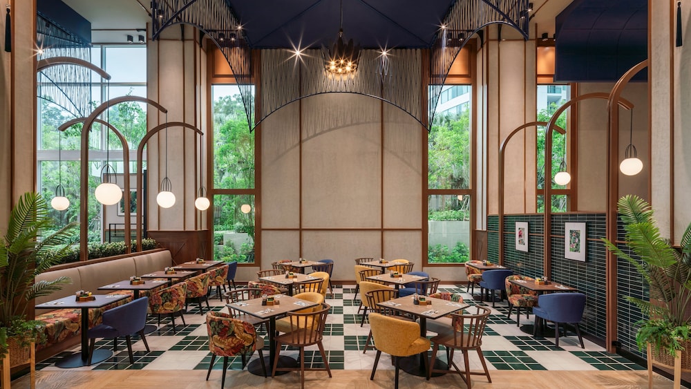 Holiday Inn Pattaya by IHG — Restaurant & bars in Pattaya, Chonburi
