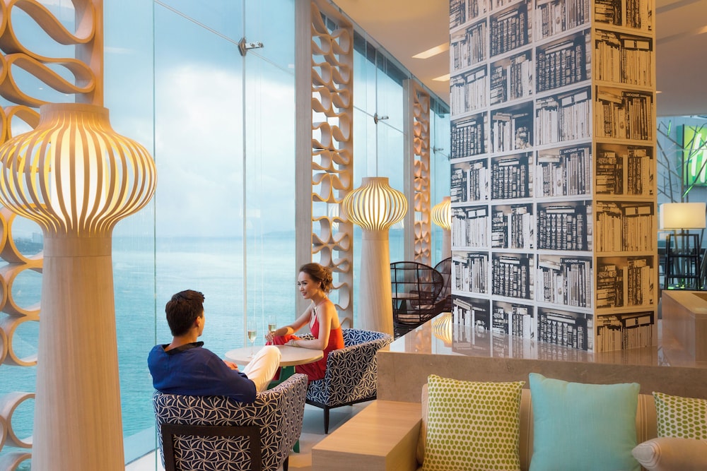 Holiday Inn Pattaya by IHG — Hotel building in Pattaya, Chonburi