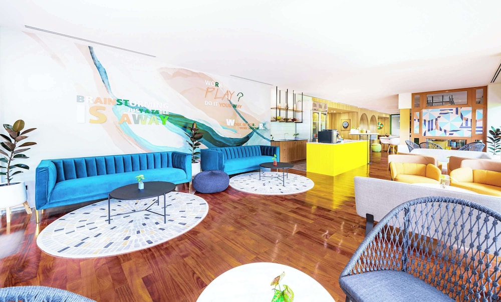 Avani Pattaya Resort — Restaurant & bars in Pattaya, Chonburi