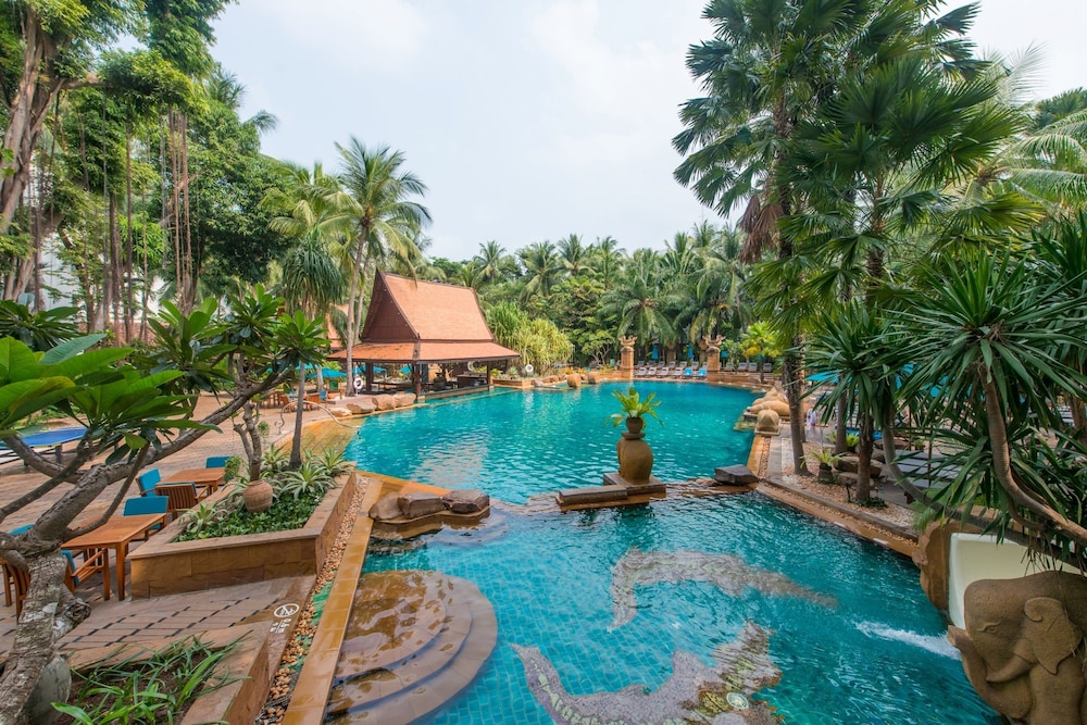 Avani Pattaya Resort — Swimming pool in Pattaya, Chonburi