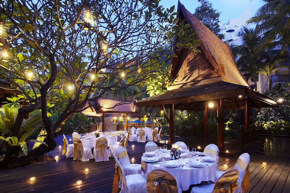 Avani Pattaya Resort — Restaurant & bars in Pattaya, Chonburi