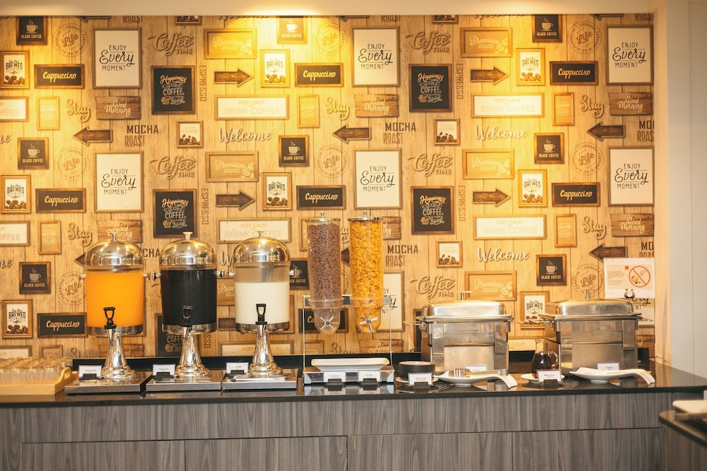 Heeton Concept Hotel Pattaya by Compass Hospitality — Restaurant & bars in Pattaya, Chonburi