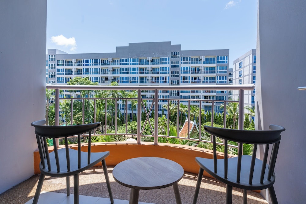 Heeton Concept Hotel Pattaya by Compass Hospitality — Hotel building in Pattaya, Chonburi