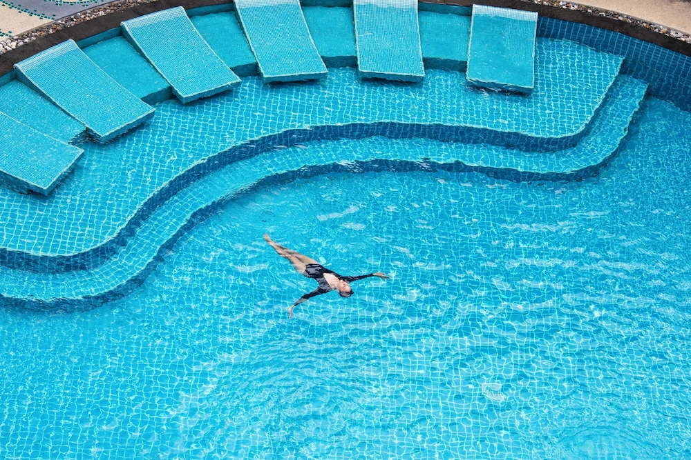 Heeton Concept Hotel Pattaya by Compass Hospitality — Swimming pool in Pattaya, Chonburi